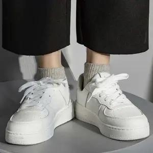 남녀공용 화이트 스니커즈 깔끔 키높이 발편한신발 여성운동화 여자스니커즈