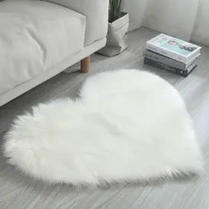 인테리어카페트 화이트 하트 장모 러그 50X65cm 거실 침실 카페트 긴털러그