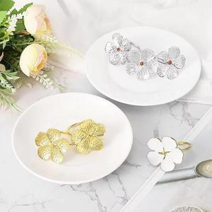 4개입 신형 매화 냅킨 링 홀더 메탈 플라워 타입 액세서리 호텔 파티 연회 웨딩 다이닝 테이블 장식용