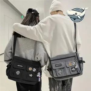패셔너블 투포켓 메신저백 생활방수 가방 옆으로매는가방 학생메신저백 직장인크로스백