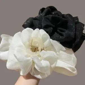 여자 일상룩 풍성 샤이니 집게핀