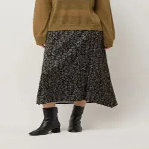 레오파드벨벳밴딩스커트 SASK34561