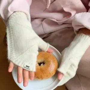 니트 장갑 겨울 반가락 보온 터치 키보드