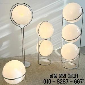 Garrault Delord 플로어 램프 크롬 금속 흰색 아크릴 볼 라이트 거실 호텔 룸 소파 장식