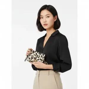 GANNI B3010075 859 레오파드 프린트 로고 보우 플랩 지갑