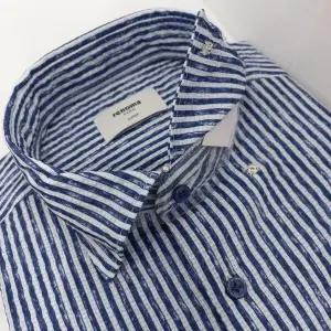 [레노마]일반핏/긴소매/카라-스냅 버튼/서커 스트라이프 프린트/남성 셔츠 ROSSG1450 NY_US