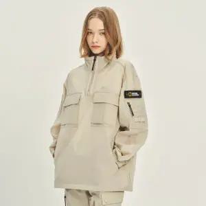 [내셔널지오그래픽] N231UFT941 우븐 트레이닝 스탠에리 아노락 점퍼 OAK BEIGE