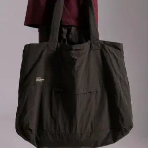 베이직 LBE384Z7 데일리 보부상 빅포켓 수납력 좋은 나일론 대용량 토트 숄더 빅백