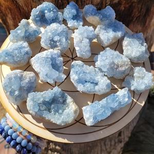 천연 라피스 라줄리 원석 클러스터 - 하늘색 크리스탈 표본 흰색 석영 중심과 광물 침전물 포함