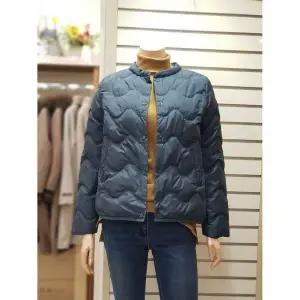 [하프클럽/지센]지센 세이브존01 여성 물결퀼팅 하이넥 경량패딩 LCLWNA25_TE