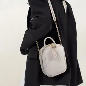 테슬 참 포인트 사각 스퀘어 미니 크로스백 미니크로스백 캔버스백 빅크로스백 쇼퍼백