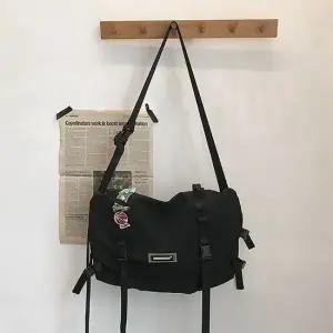 캐주얼한 메신저백 남여공용 남성크로스백 스트릿패션 스트릿패션 스트릿가방