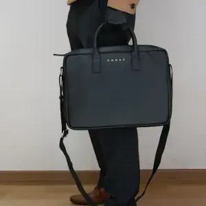 AC4282721 SLIM GIFT BRIEFCASE MASK 15INCH WITH SLIM GIFT