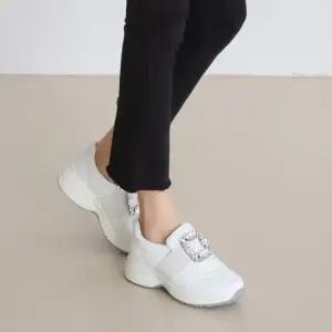 통굽단화 여자 키높이 데일리 운동화 스퀘어 큐빅장식 슬립온