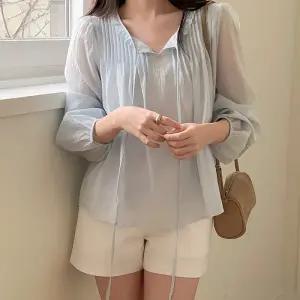 [코코블랑] 너스 핀턱 레이스 프릴 블라우스