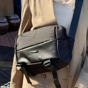 남녀공용 여행 데일리 크로스백 학생 직장인 가방