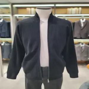 [지오지아] 지오지아 소프트 터치 풀집업 가디건 AAE4EC1101 BK