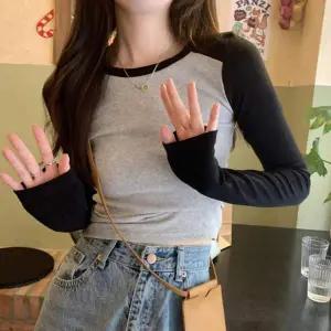 여성 VX91WX57 배색 크롭 긴팔티셔츠 데일리 배색크롭티 캡내장