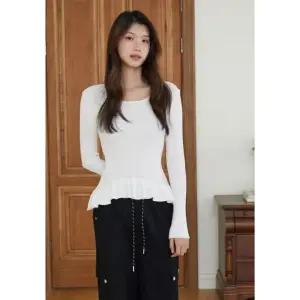 [갤러리아] [Blue Label] 언밸런스 러플 스퀘어넥 니트탑 (ES2OKL03)