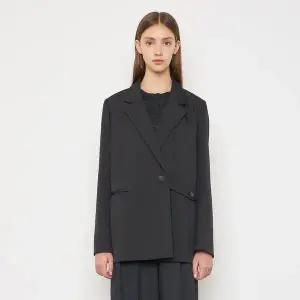 [LINE](대전신세계)[라인어디션] [BYLYNN]백 절개 포인트 테일러드 자켓 NWJKPC0200