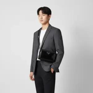 남성 리나일론 브러쉬드 숄더백 2VH156 789 F0002 OMT)