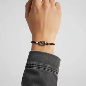 8Y2J0BC3 KAZ 0NO J0BC3 KAZ 0NO) 가라바니 V로고 코튼 팔찌