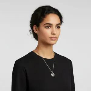 1018493 1A00620 3J030 메두사 목걸이