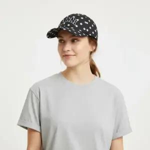 GANNI B3020038 099 도트 프린트 로고 자수 볼캡