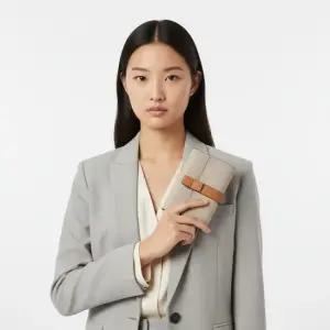 SS25 여성 스몰 버티컬 반지갑 C660S86X01 2463