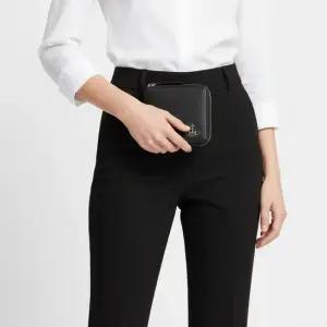 FW24 여성 집어라운드 반지갑 5107004KU S000B N401