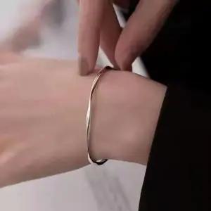 미러 웨이브 커브 팔지