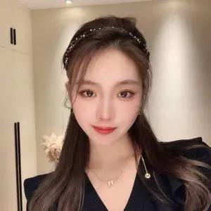 [에이치플러스몰]ksr 단아한 여성 블랙 큐빅 머리띠 헤어밴드 양털삔포함