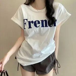 여자 여름 휴양지 휴가 룩 롤업 레터링 반팔 티셔츠