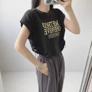 여성 2컬러 여름 심플 레터링 셔링 민소매 나시티셔츠