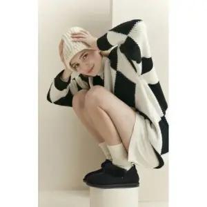 [롯데백화점]베어파우 베어파우 ROSEMARY 겨울 소가죽 양털 슬립온 방한화 블랙 0822001PD-W 2CM