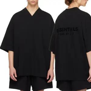 피어오브갓 에센셜 로고 아플리케 패치 브이넥 반팔 티셔츠 제트블랙 125SP244214F