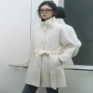 [LAP] (핸드)하이넥 벨티드 하프코트 AR4WTA70