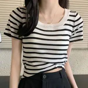 U넥 UX53NG34 세미크롭 골지 스트라이프 반팔니트티 NF-37