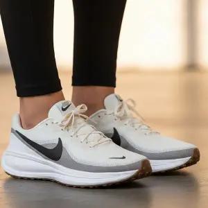 [나이키] 레볼루션8 남성 러닝화 발볼넓은 와이드 운동화 헬스화