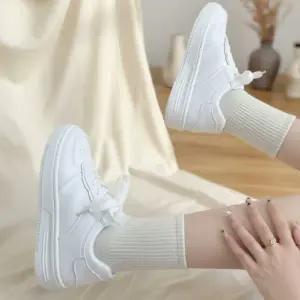 남녀공용 캐쥬얼 흰색 클래식 스니커즈