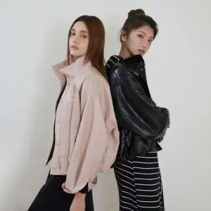 [갤러리아] [Blue Label] 하이넥 페이크 레더 자켓 (ES2OJK03)