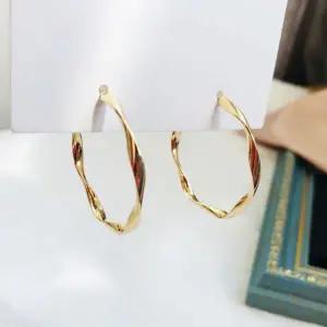 [셀러에이드]스터드 웨이브 링귀걸이 심플 쥬얼리 데일리 꼬임