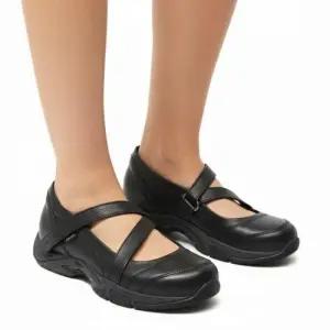 MUST IT_아워레가시 스위트하트 드레스 블랙 스완 레더 스니커즈 A2247SB