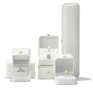 크라운 화이트 하드케이스 신상 추천제품 주얼리