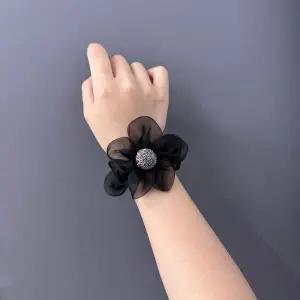 데이지 스크런치 곱창머리끈 블랙