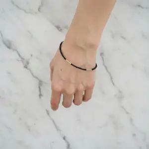 [하프클럽/]여성용 스테인리스스틸 레이어드 컬러 비즈 슬림 브레이슬릿