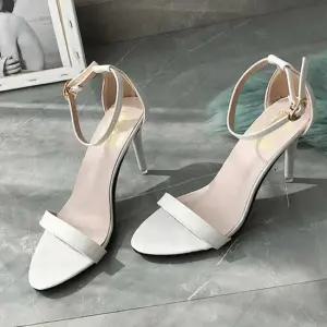 하객 룩 결혼식 패션 여름 여성 스트랩 샌들 힐 코디 여름여자샌들여름구두