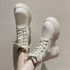 인기상품 여성 사이드지퍼 레이스업 캐주얼 레더 미들 워커 [WFFTW3O_250917]