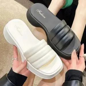 키높이 여름쪼리 여성 캐주얼 통굽 슬리퍼 (WFIKTWM)