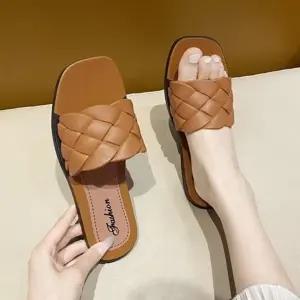 여성 여름 데일리 플랫 크로스 슬리퍼 스퀘어토 (WFIKUG3)